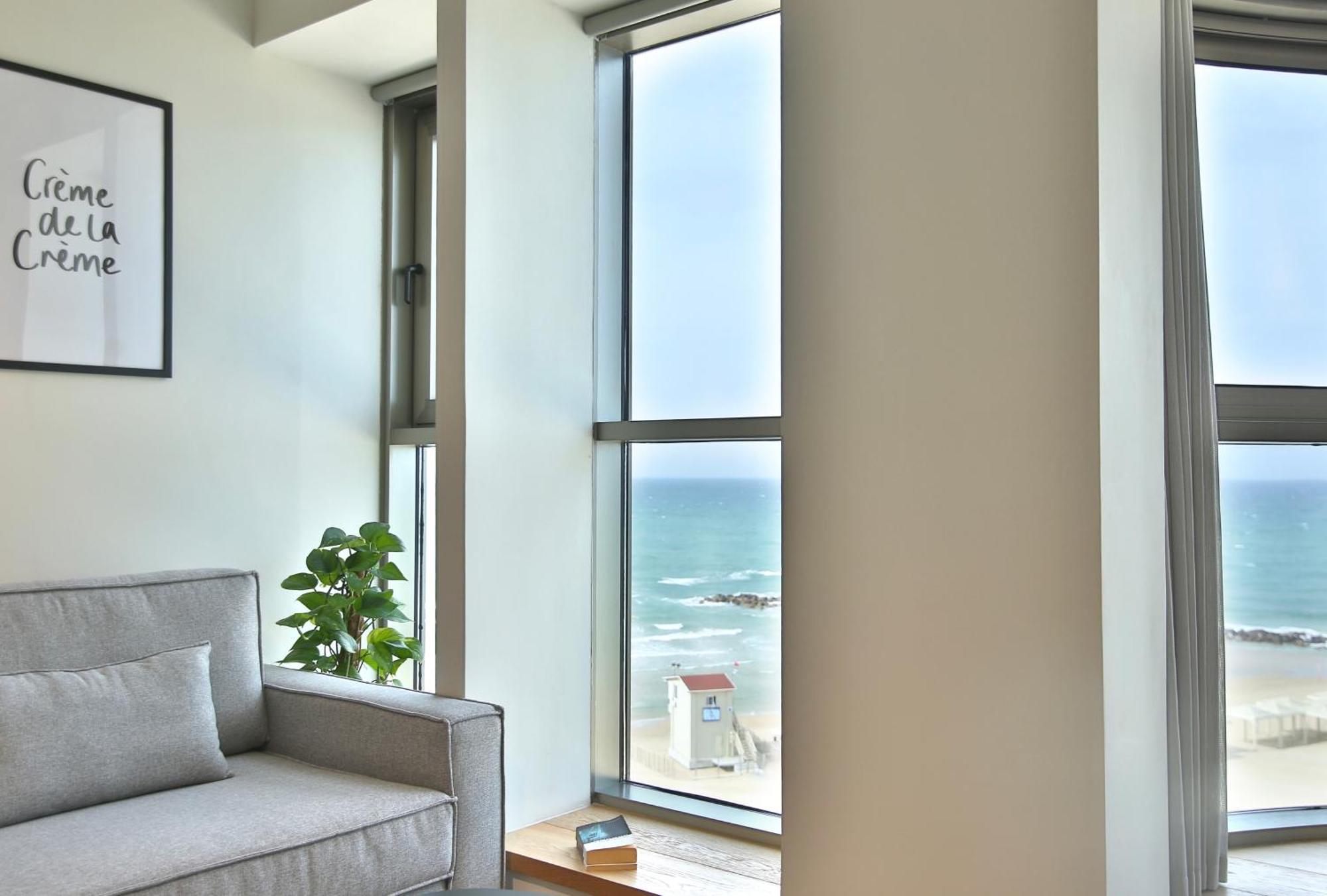Luxury Suites By Notaly Ariel - Carmel Beach Haifa Room photo