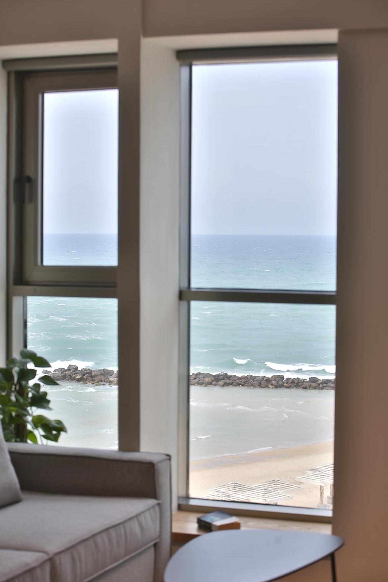 Luxury Suites By Notaly Ariel - Carmel Beach Haifa Room photo