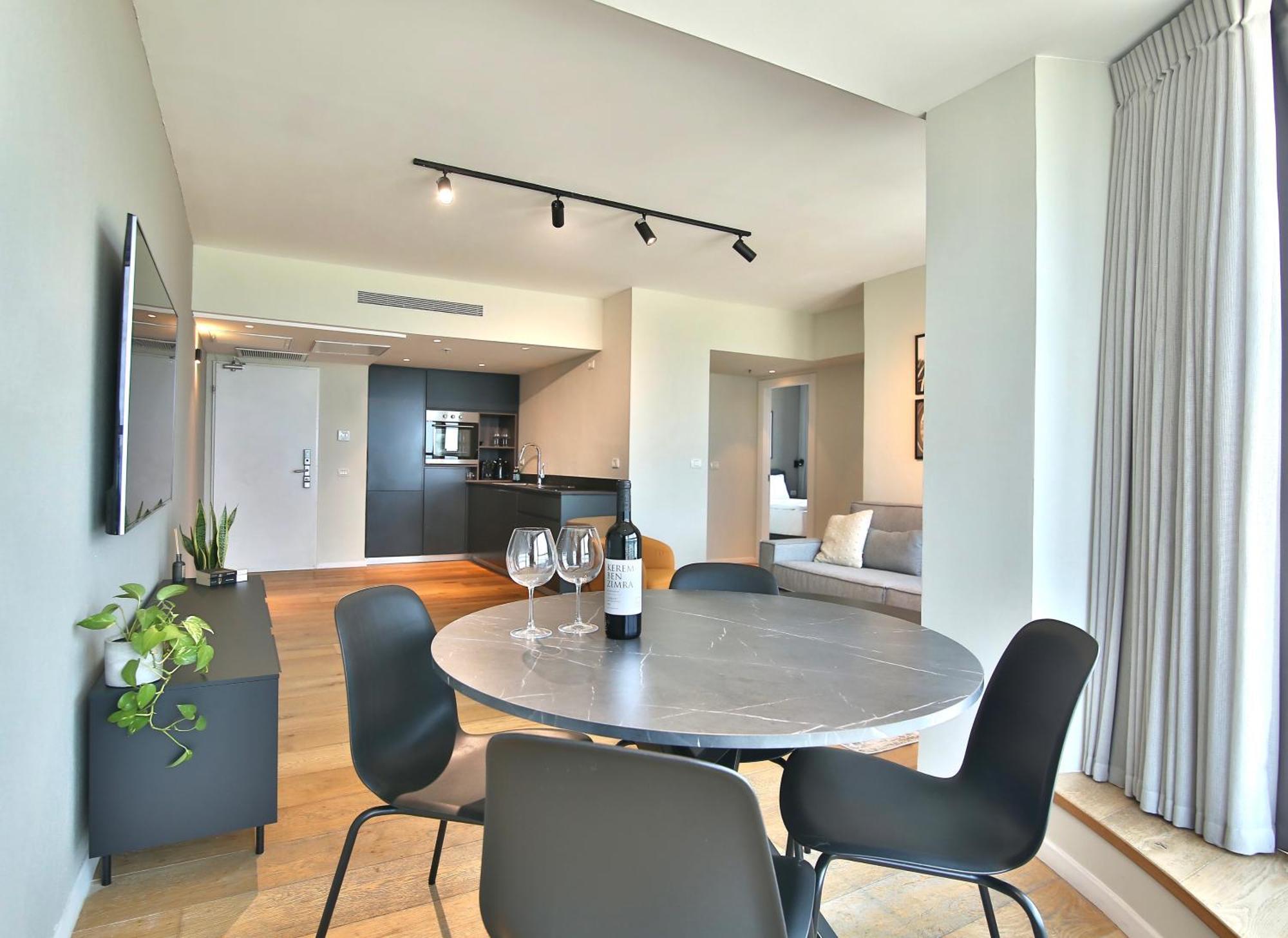 Luxury Suites By Notaly Ariel - Carmel Beach Haifa Room photo